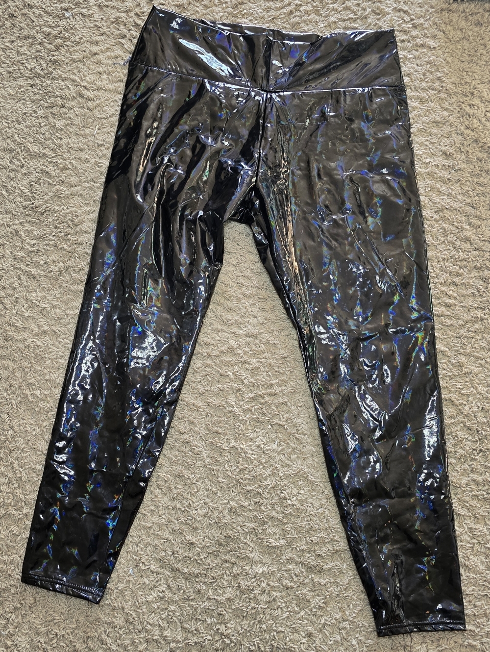 💗NWOT💗Plus Size Black Holographic Faux Leather Leggings - Picture 3 of 4
